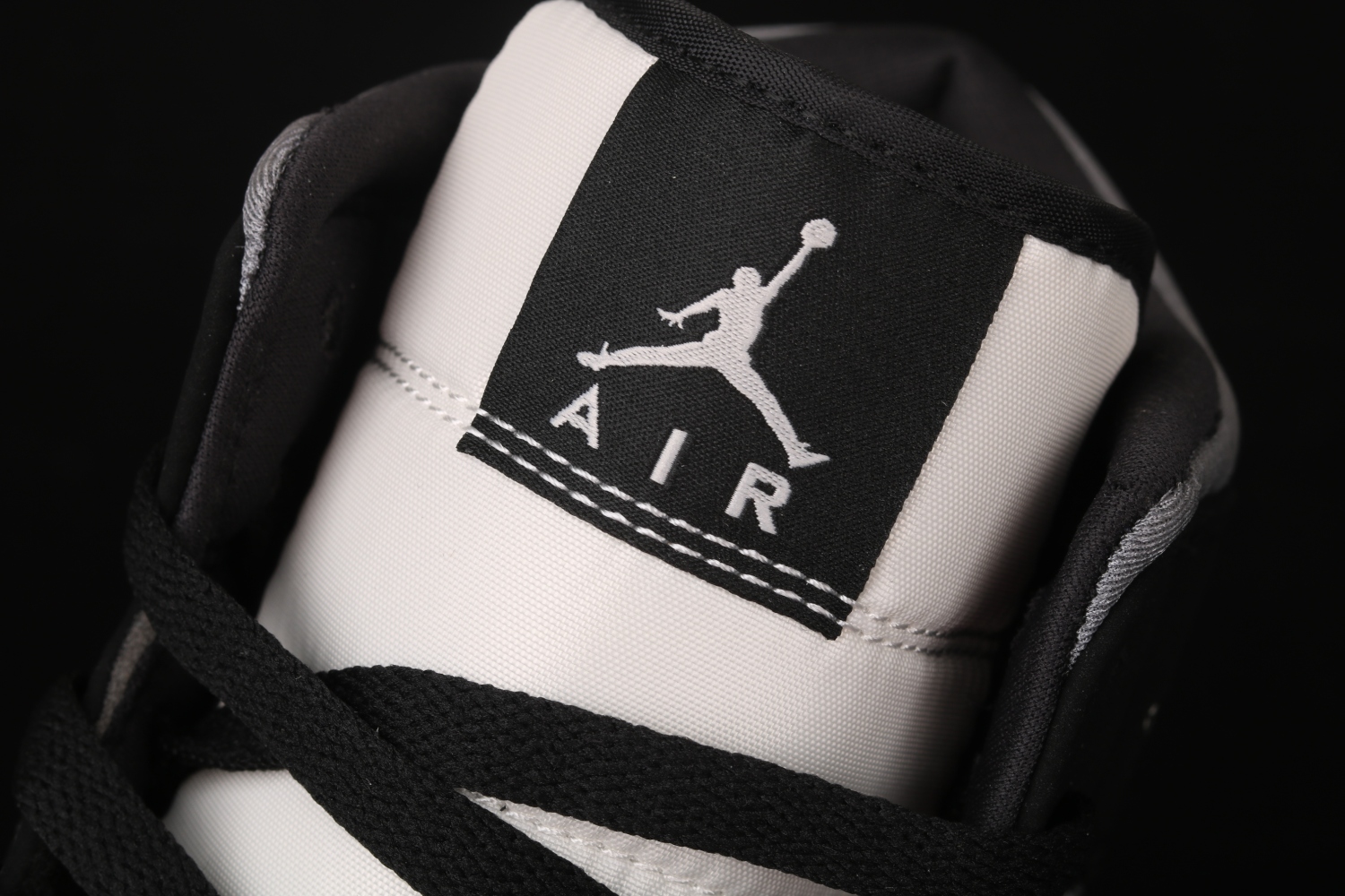 Jordan 1 Mid Satin Grey Toe  852542-011