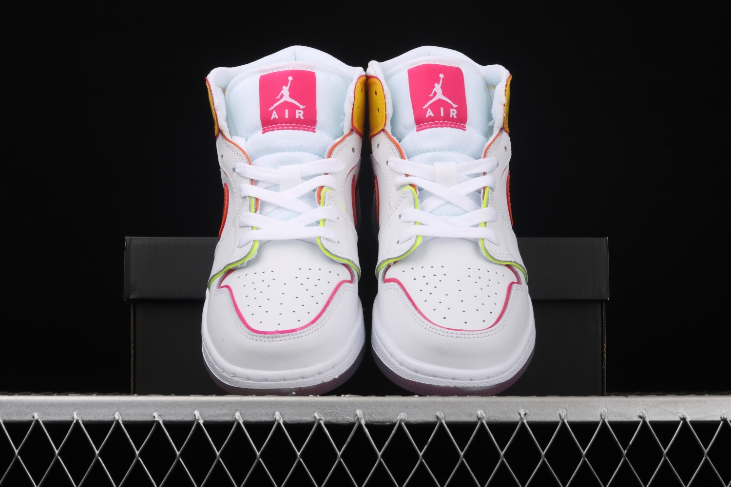 Jordan 1 Mid SE Edge Glow (TD) CV4611-100