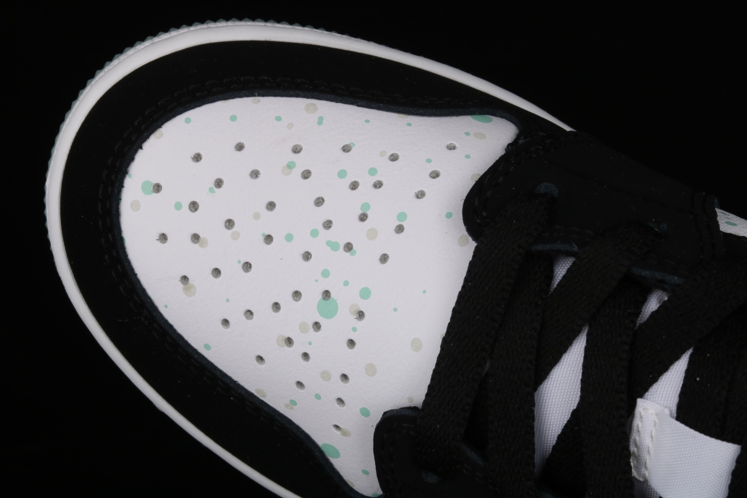 Jordan 1 Mid White Black Teal Tint (GS)  BQ6931-103