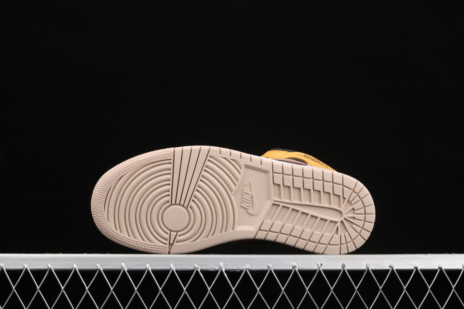Jordan 1 Mid SE Particle Beige (W) DD2224-200