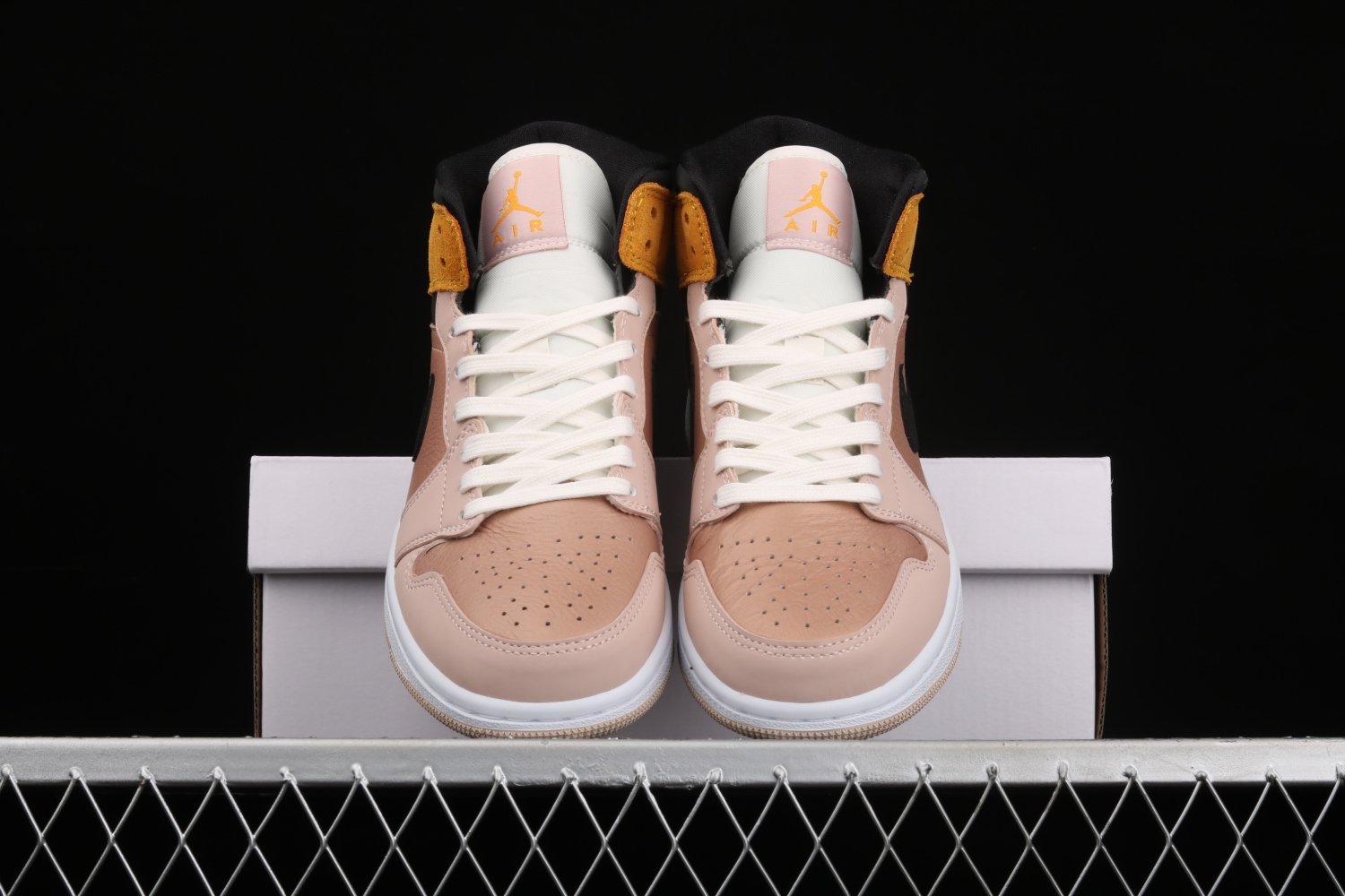 Jordan 1 Mid SE Particle Beige (W) DD2224-200