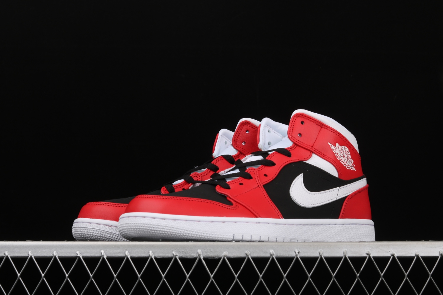 Jordan 1 Mid Gym Red Black (W) BQ6472-601