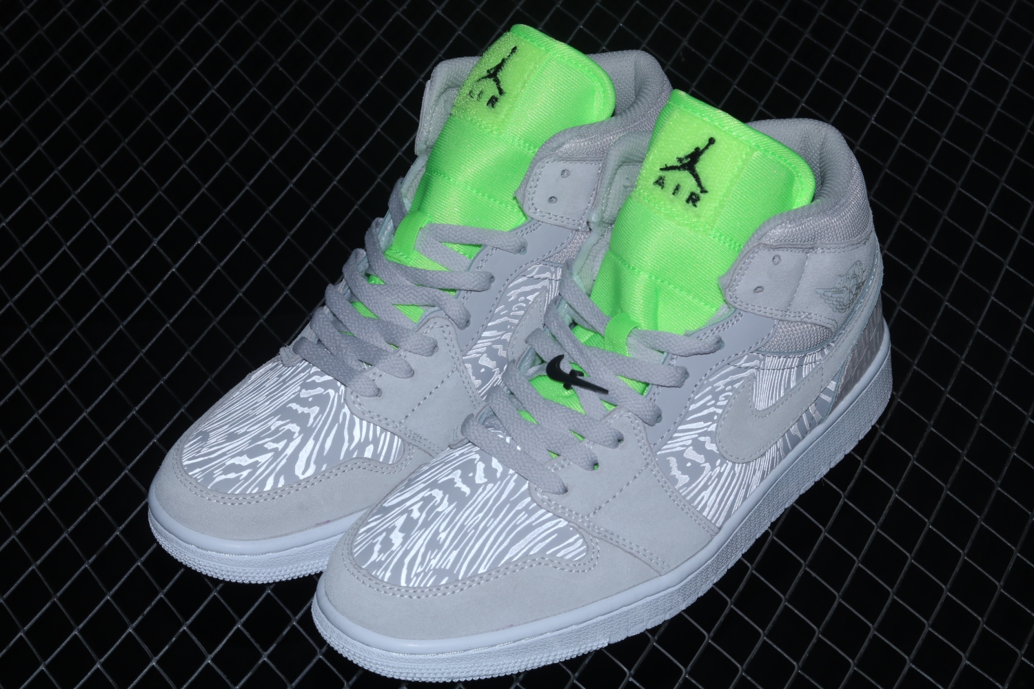 Jordan 1 Mid Vast Grey Ghost Green (W) CV3018-001