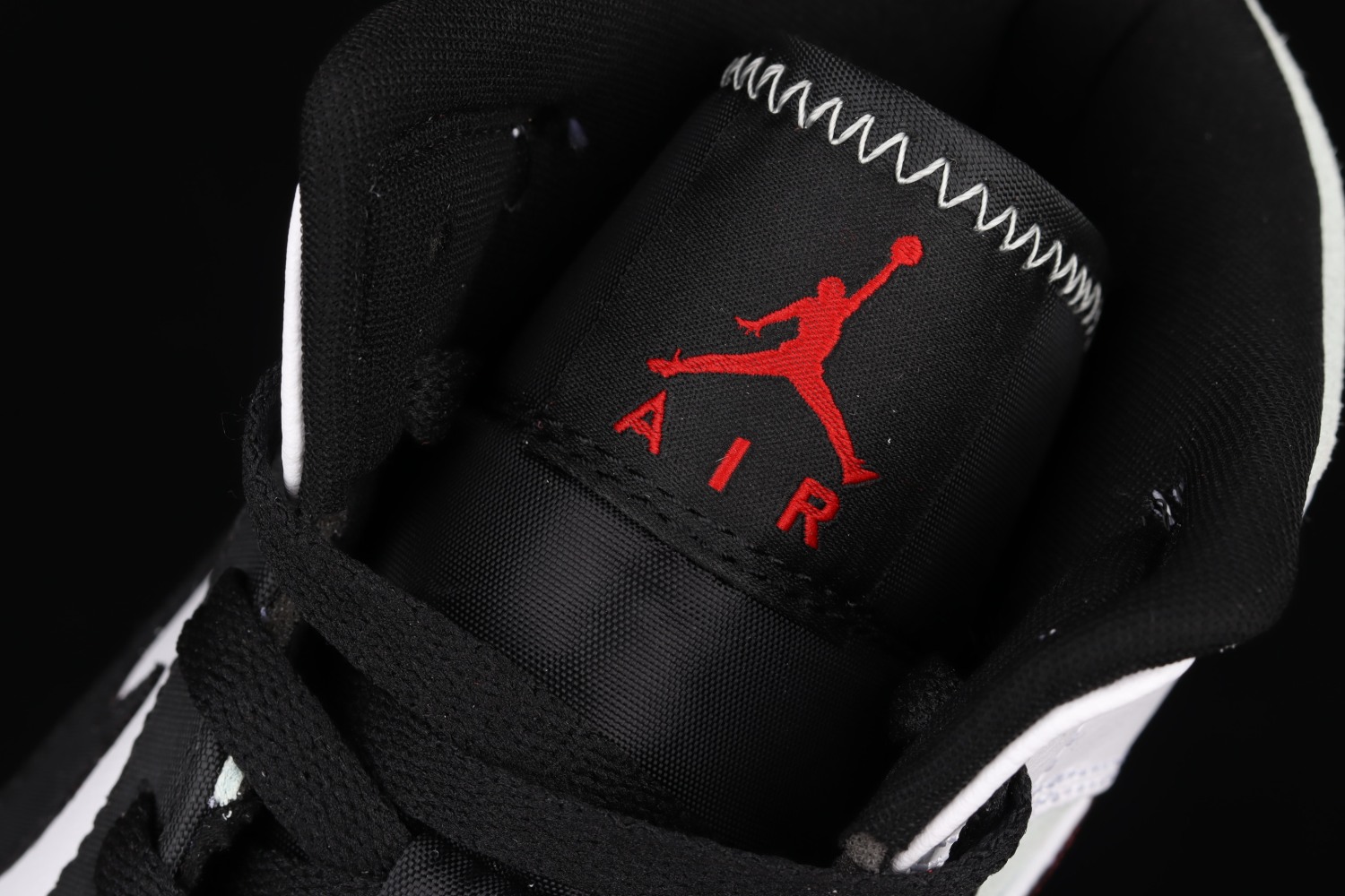 Jordan 1 Mid SE Union Black Toe 852542-100