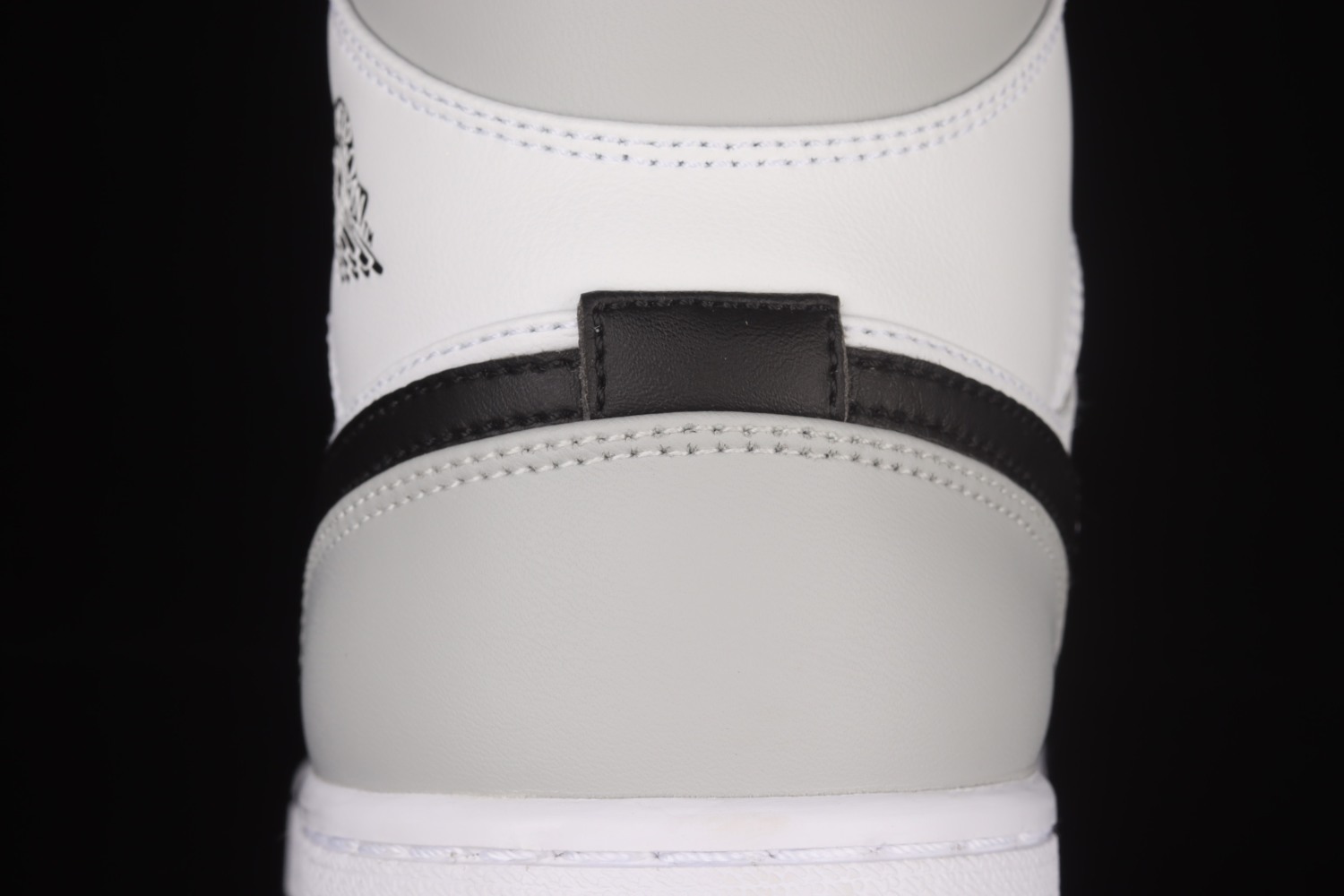 Jordan 1 Mid Light Smoke Grey (W)  BQ6472-015
