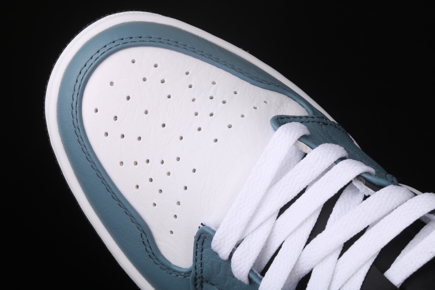 Jordan 1 Mid Fearless Facetasm CU2802-100