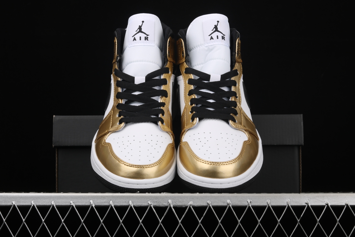 Jordan 1 Mid Metallic Gold Black White DC1419-700