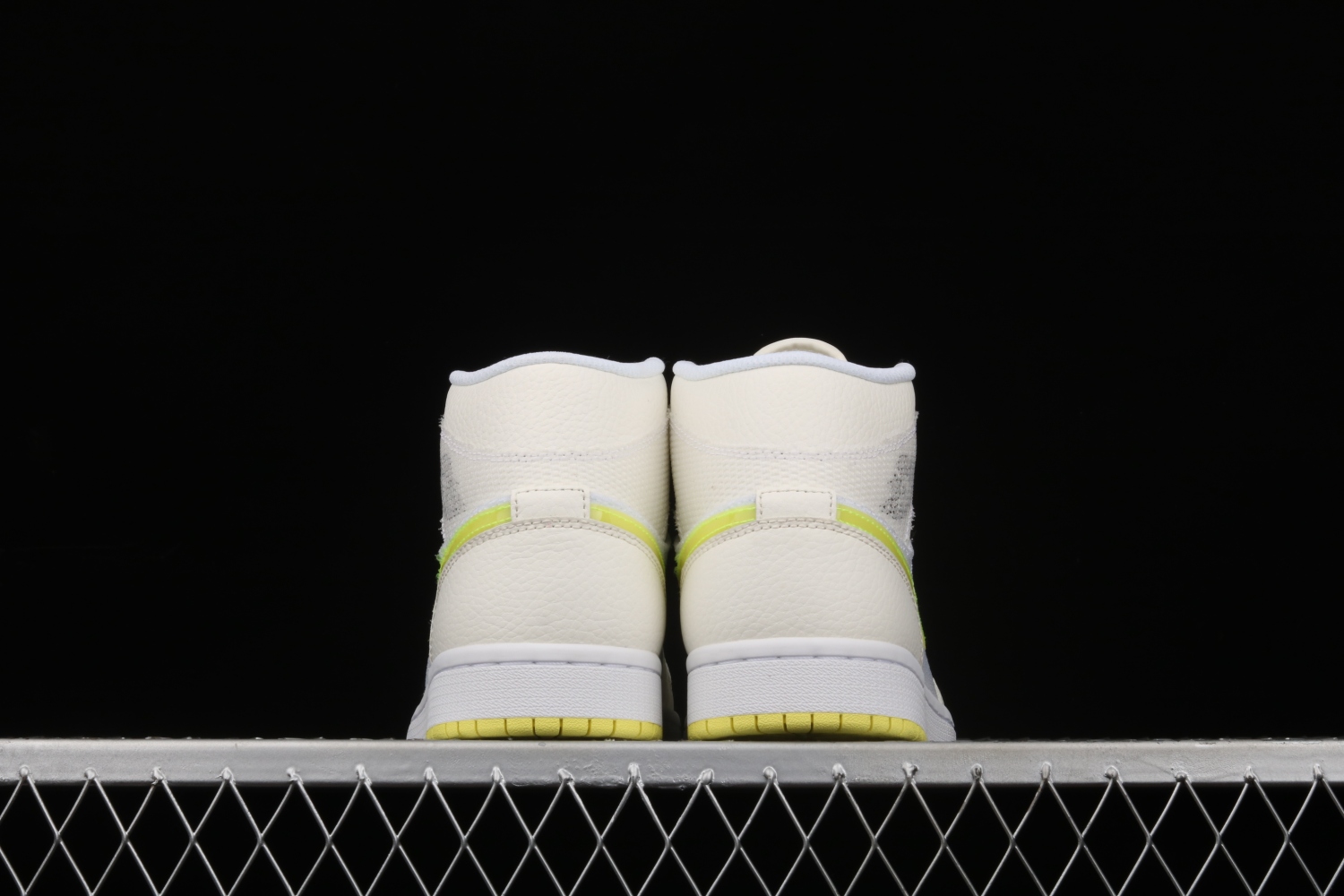 Jordan 1 Mid SE Voltage Yellow (W) DB2822-107