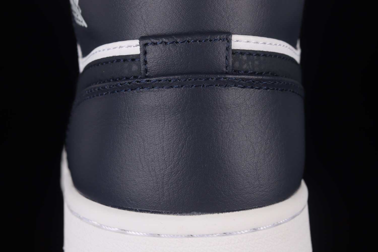 Jordan 1 Mid White Metallic Gold Obsidian 554724-174