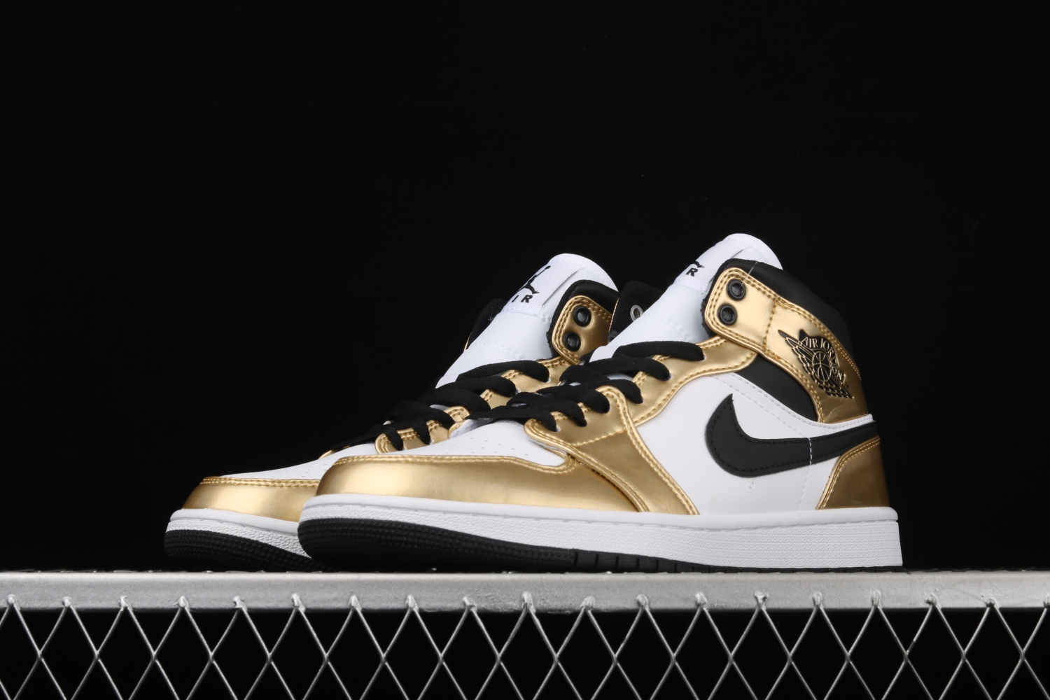 Jordan 1 Mid Metallic Gold Black White DC1419-700