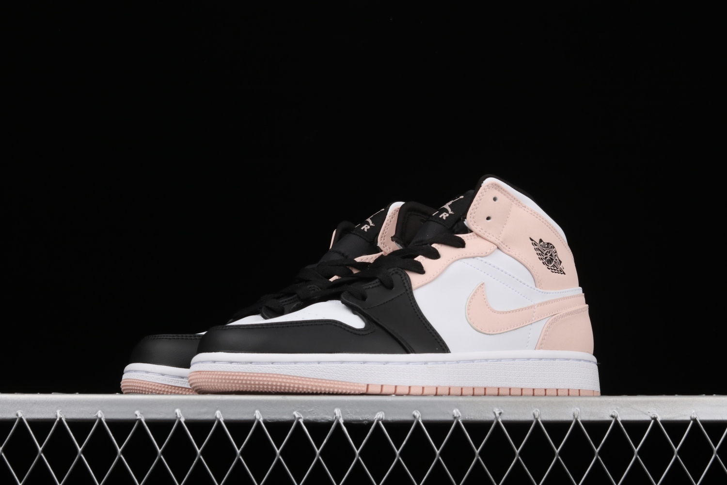 Jordan 1 Mid Crimson Tint Toe 554724-133