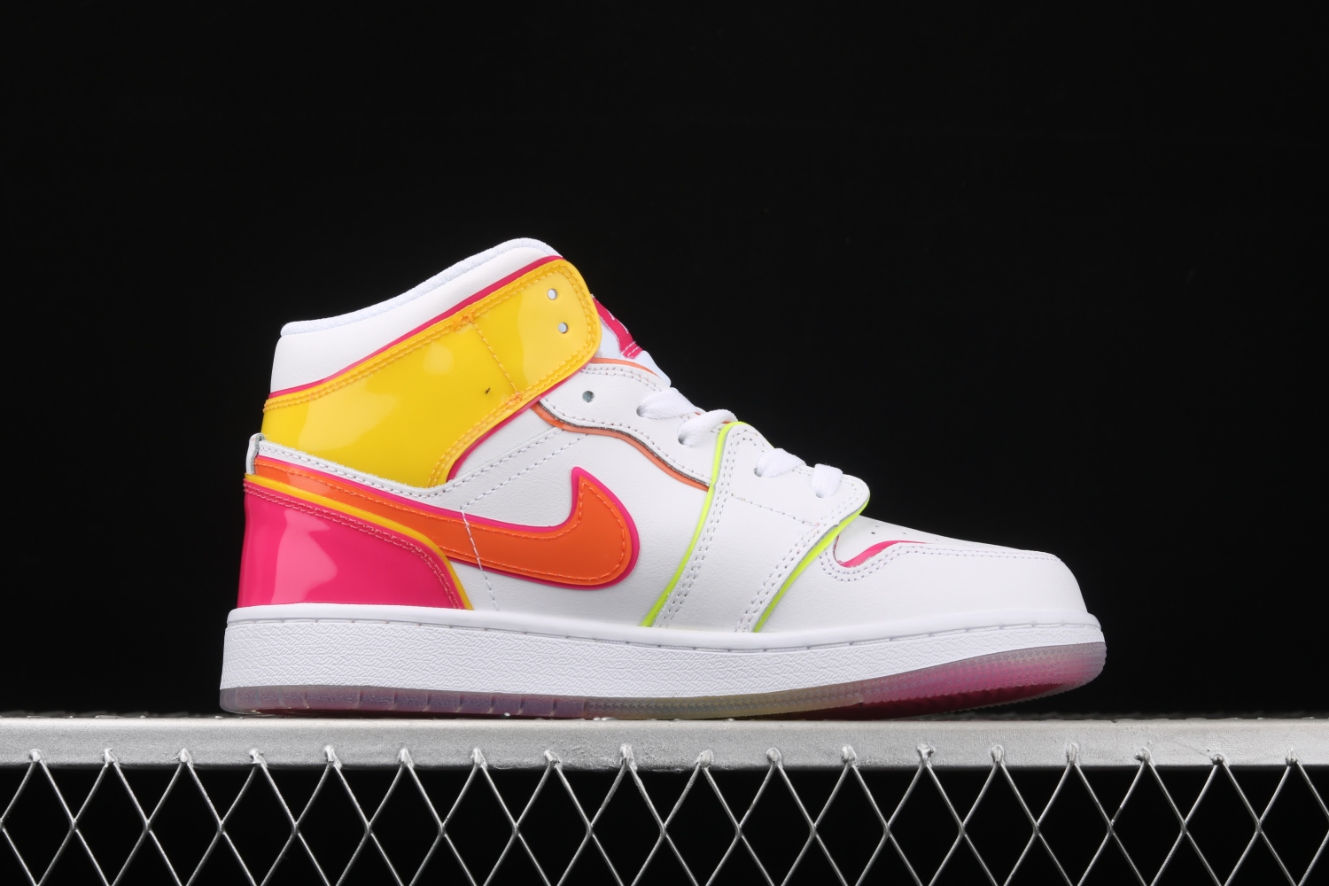 Jordan 1 Mid SE Edge Glow (TD) CV4611-100