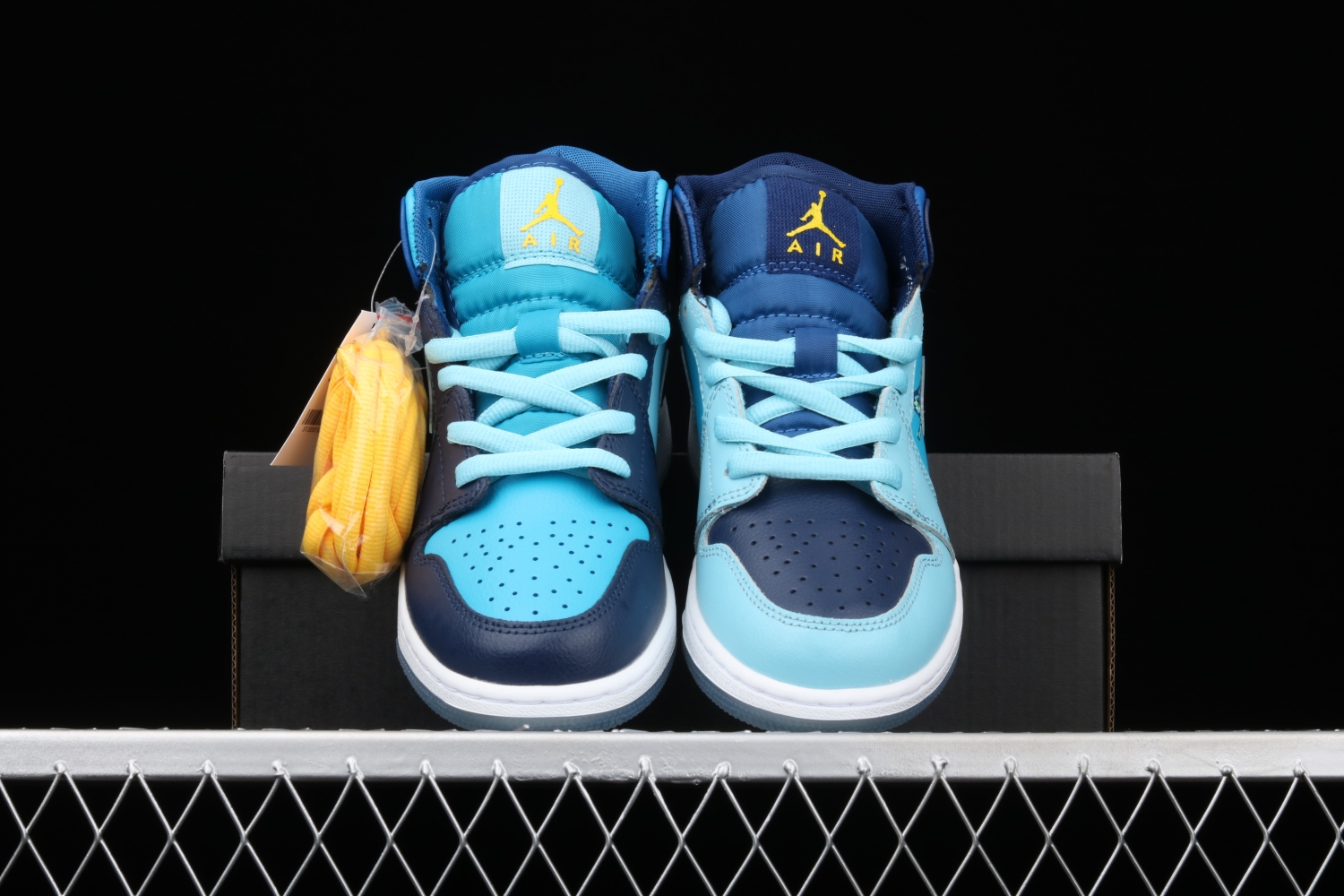 Jordan 1 Mid Fly (GS) BV7446-400