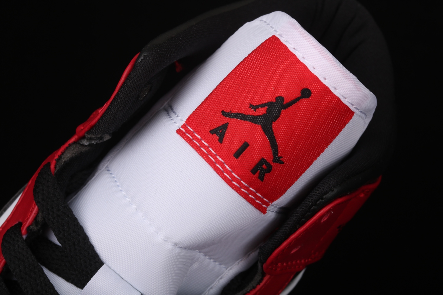 Jordan 1 Mid Chicago Toe 554724-069