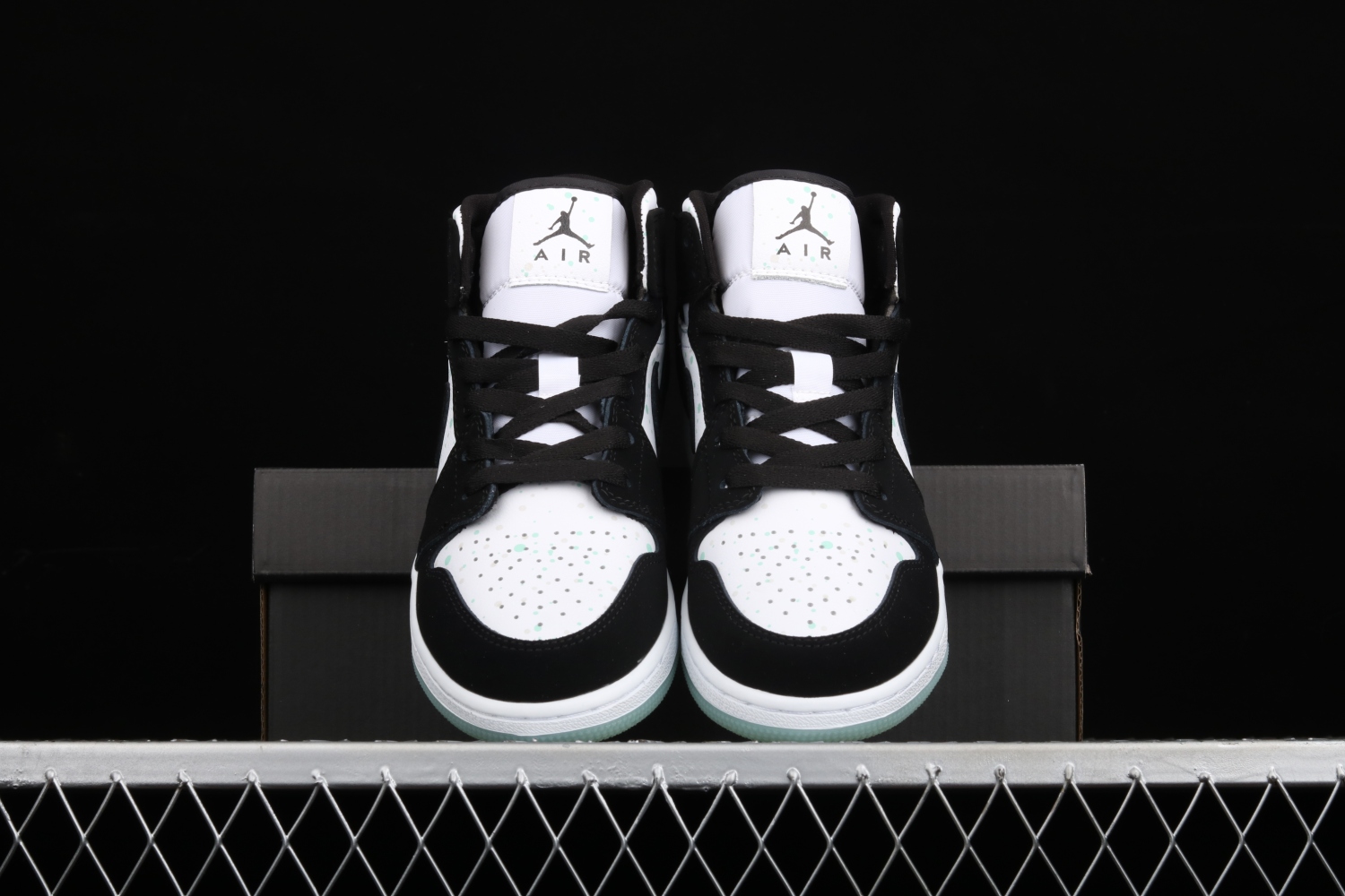 Jordan 1 Mid White Black Teal Tint (GS)  BQ6931-103