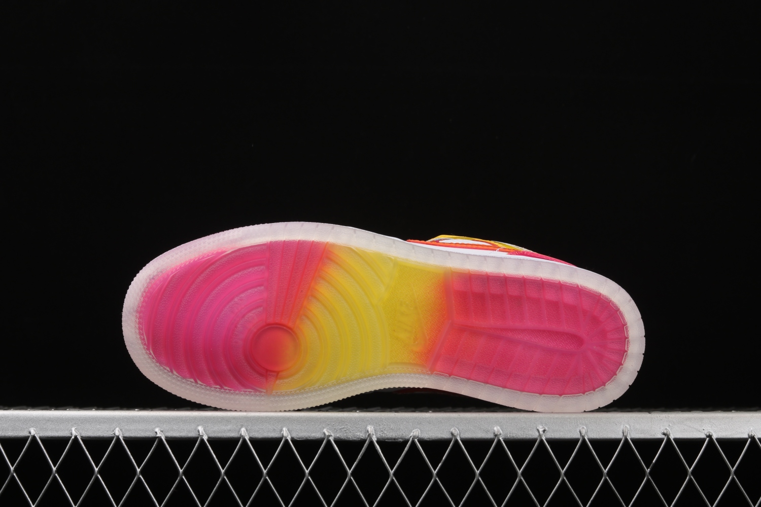 Jordan 1 Mid SE Edge Glow (TD) CV4611-100