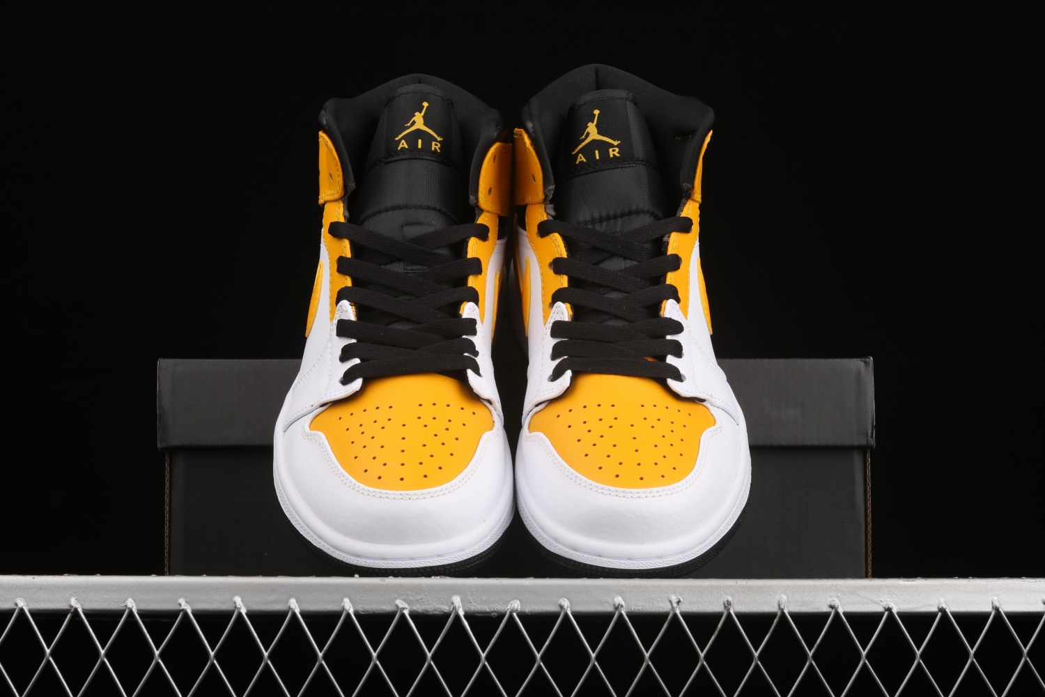Jordan 1 Mid University Gold 554724-170