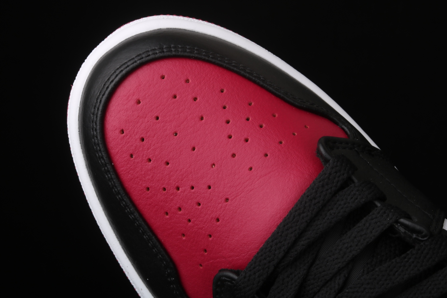 Jordan 1 Mid Bred Toe 554724-066