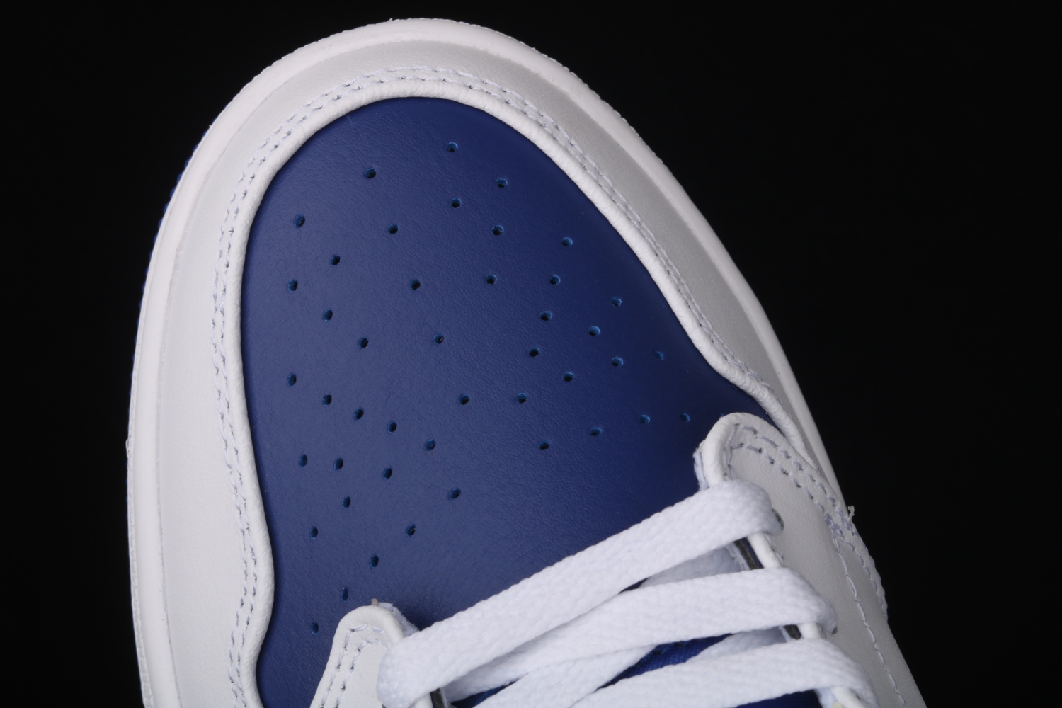 Jordan 1 Mid Royal Blue Laser Orange 554724-131