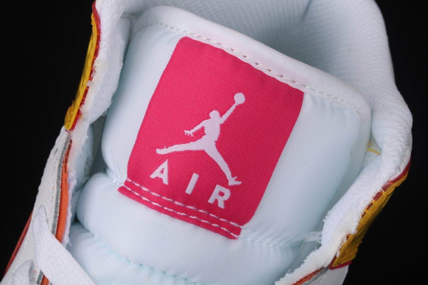 Jordan 1 Mid SE Edge Glow (TD) CV4611-100