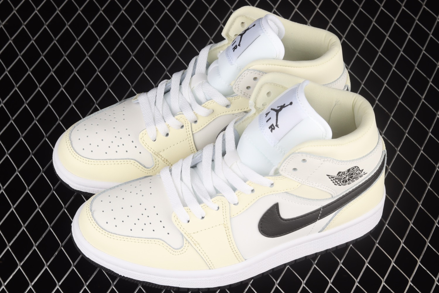 Jordan 1 Mid Coconut Milk (W)  BQ6472-121