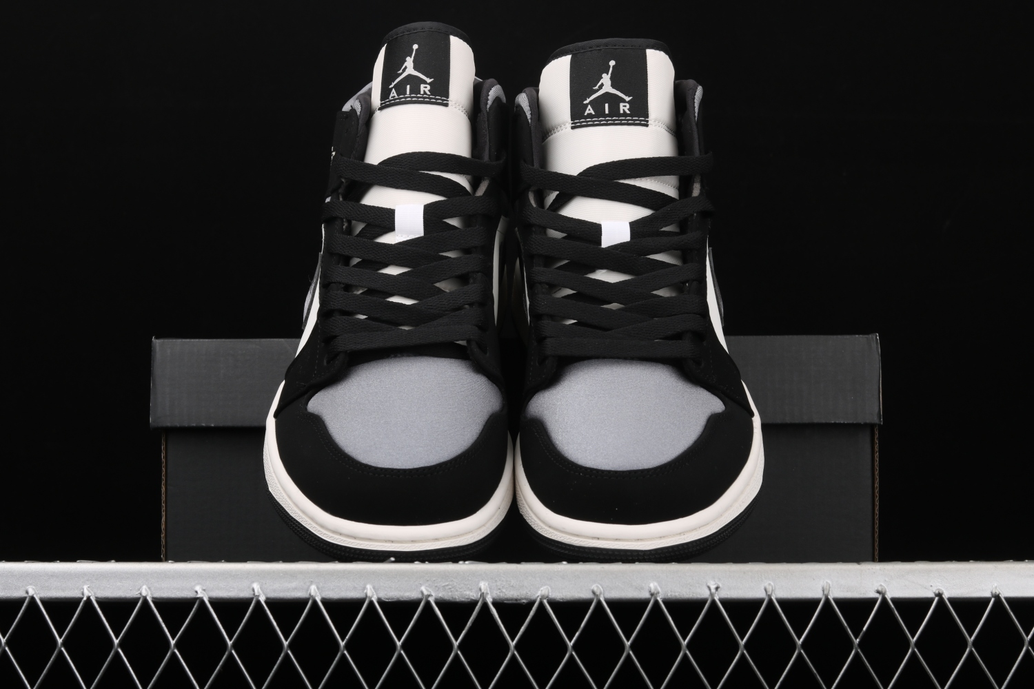 Jordan 1 Mid Satin Grey Toe  852542-011
