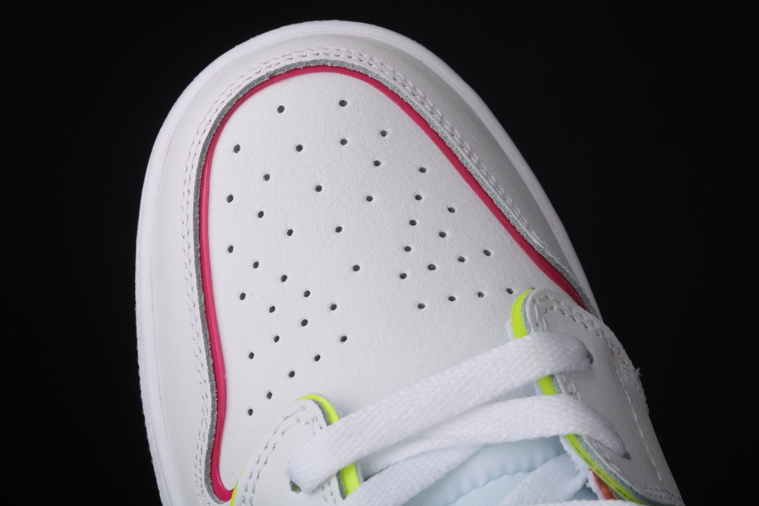 Jordan 1 Mid SE Edge Glow (TD) CV4611-100