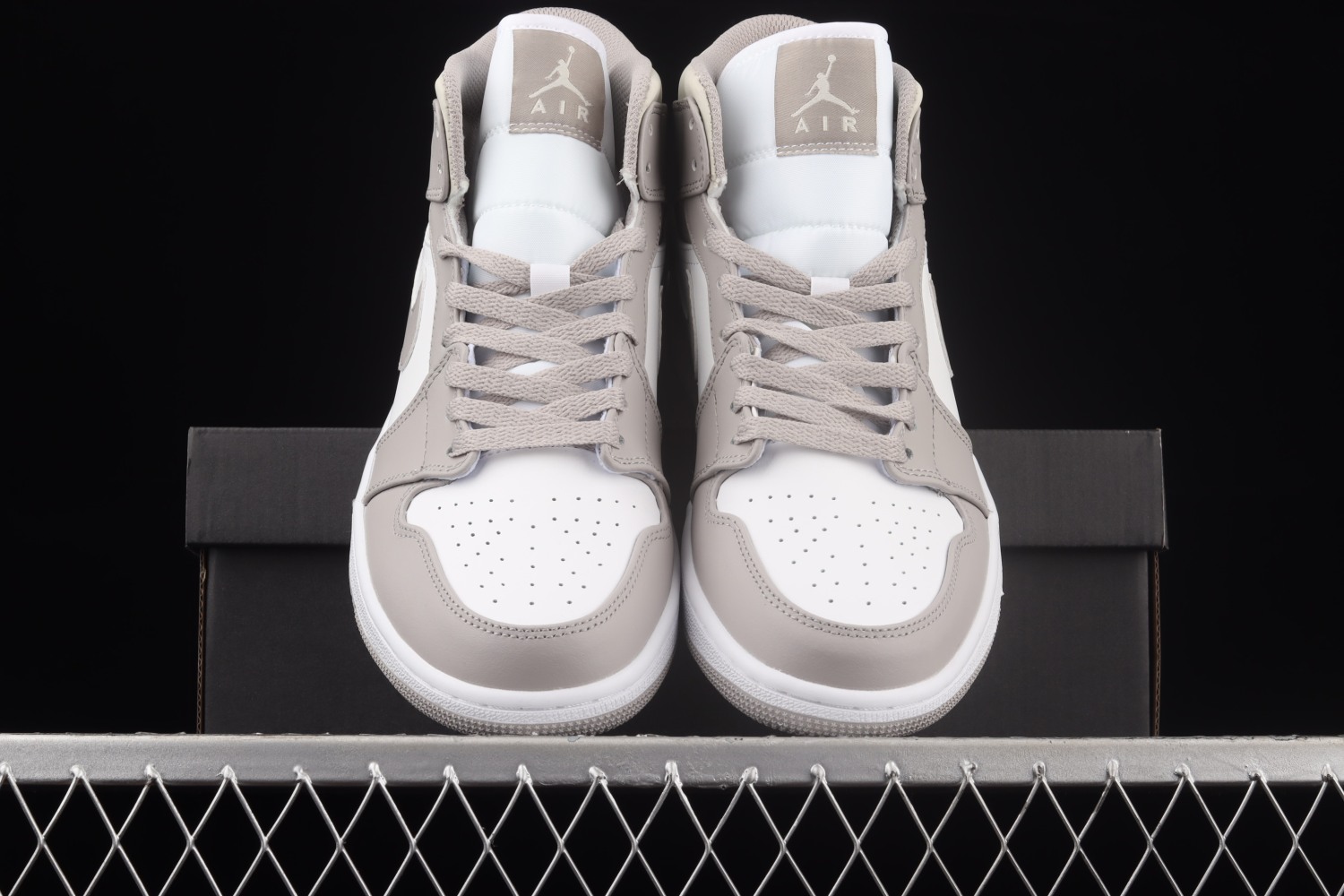 Jordan 1 Mid Linen 554724-082