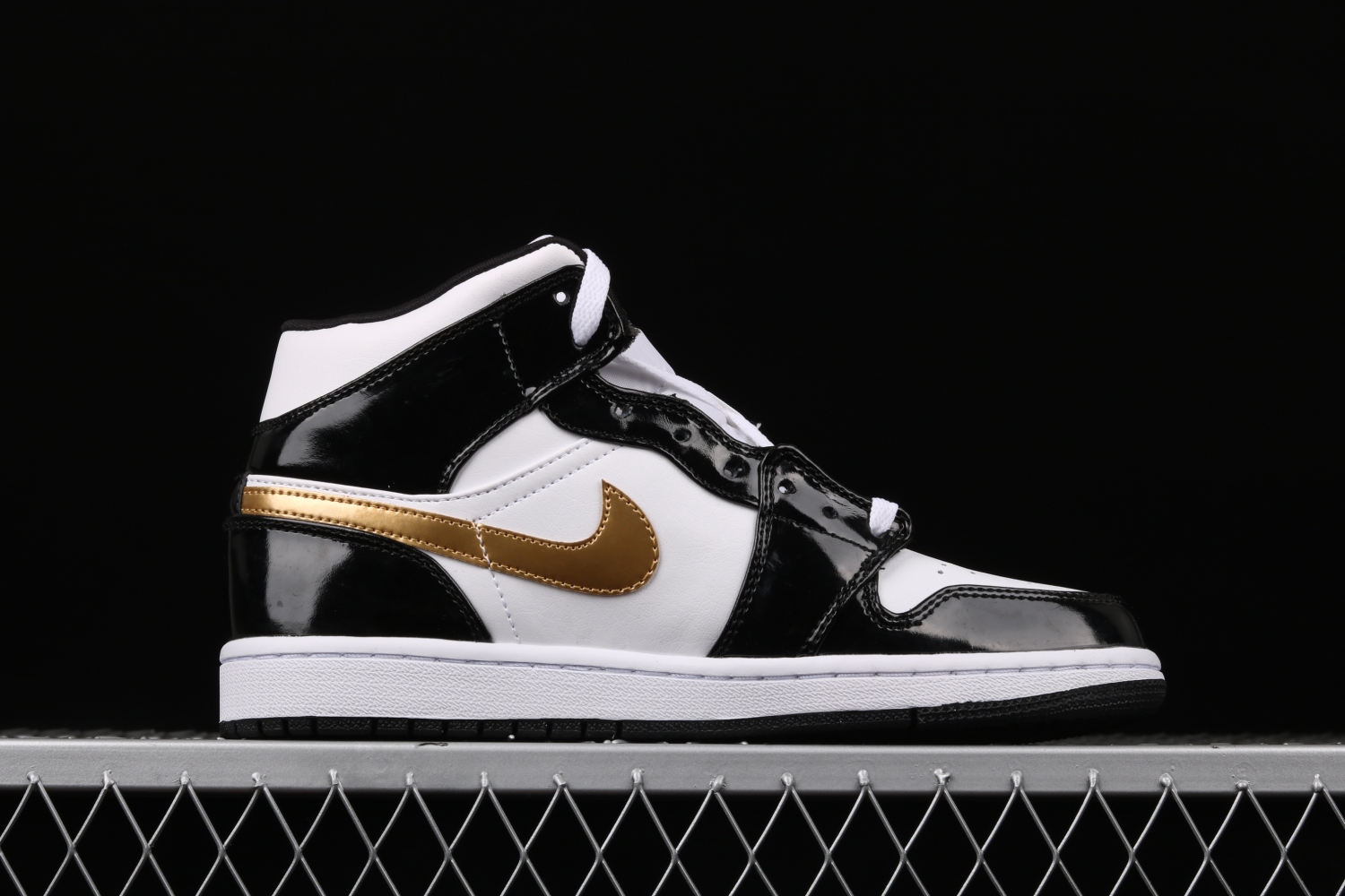 Jordan 1 MidPatent Black White Gold 852542-007
