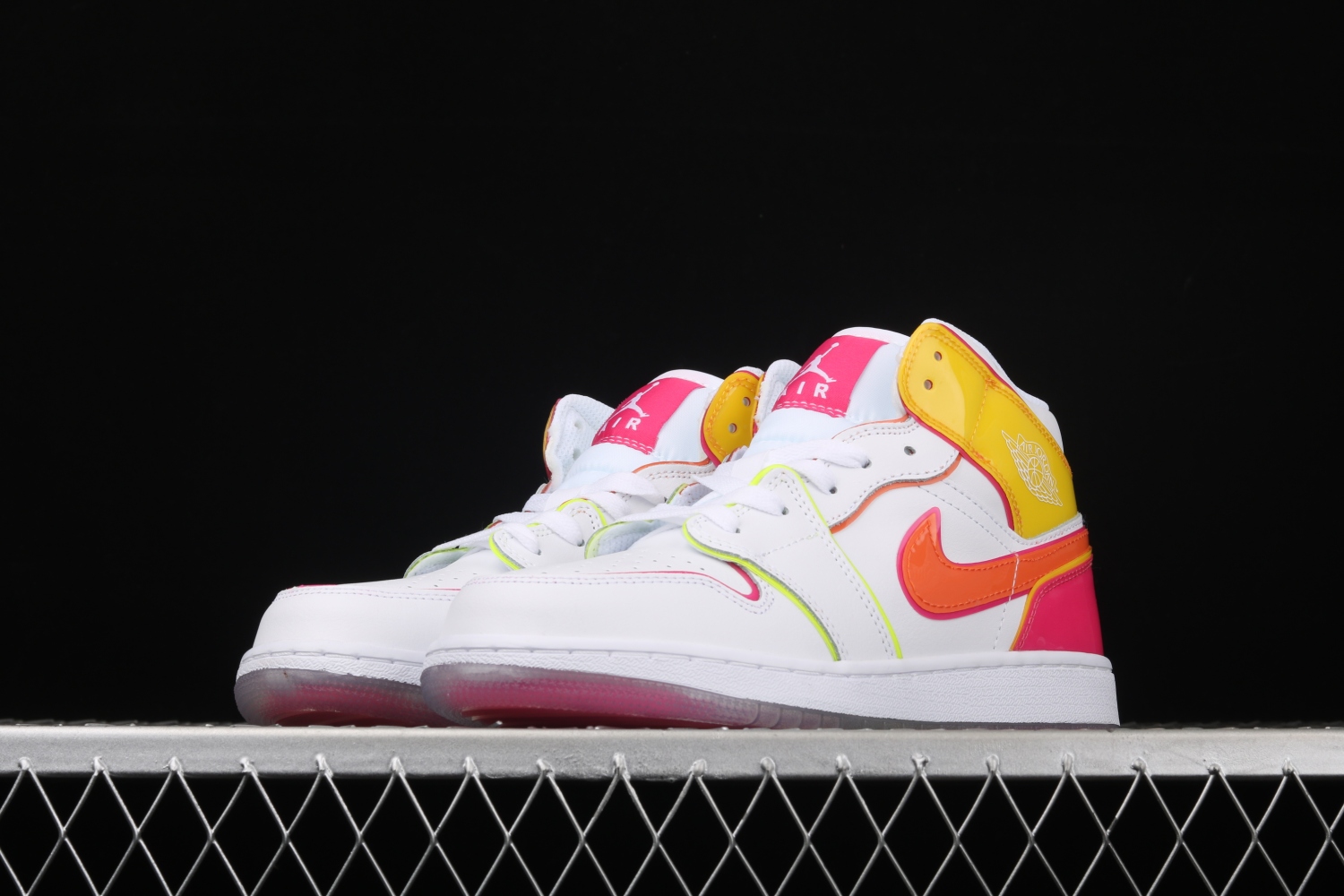 Jordan 1 Mid SE Edge Glow (TD) CV4611-100