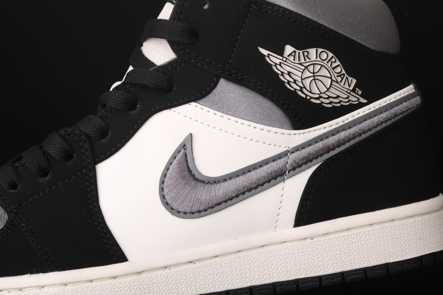 Jordan 1 Mid Satin Grey Toe  852542-011