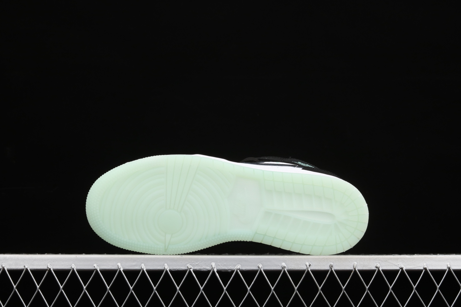 Jordan 1 Mid White Black Teal Tint (GS)  BQ6931-103