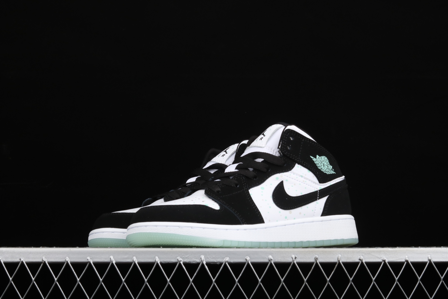 Jordan 1 Mid White Black Teal Tint (GS)  BQ6931-103