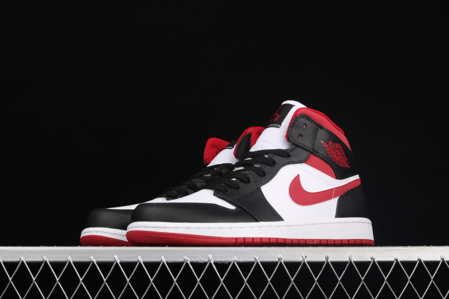Jordan 1 Mid Gym Red Black White 554724-122