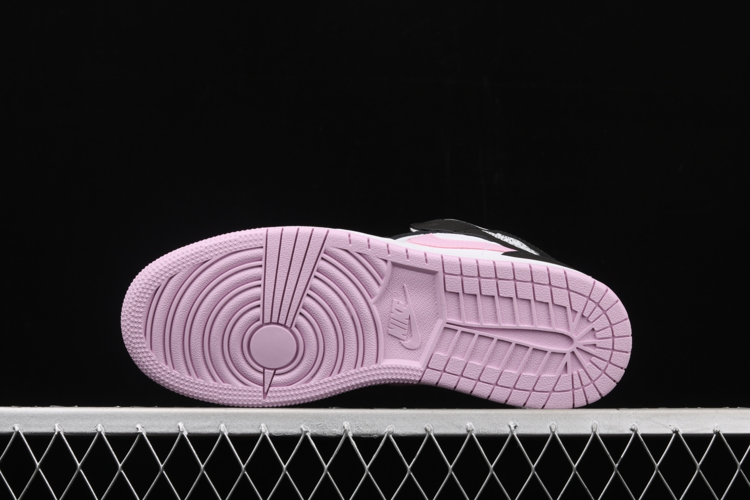 Jordan 1 Mid White Black Light Arctic Pink (GS)  555112-103