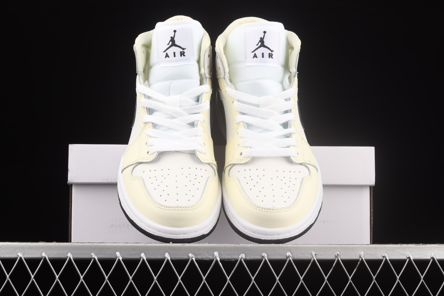 Jordan 1 Mid Coconut Milk (W)  BQ6472-121