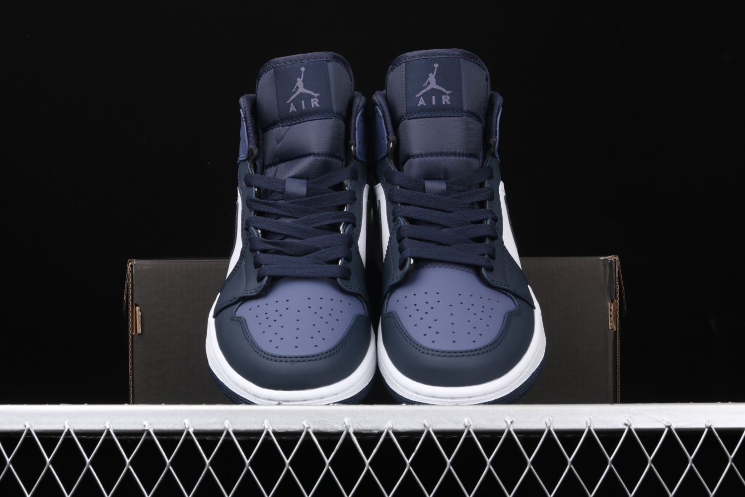 Jordan 1 Mid Obsidian Sanded Purple  554724-445