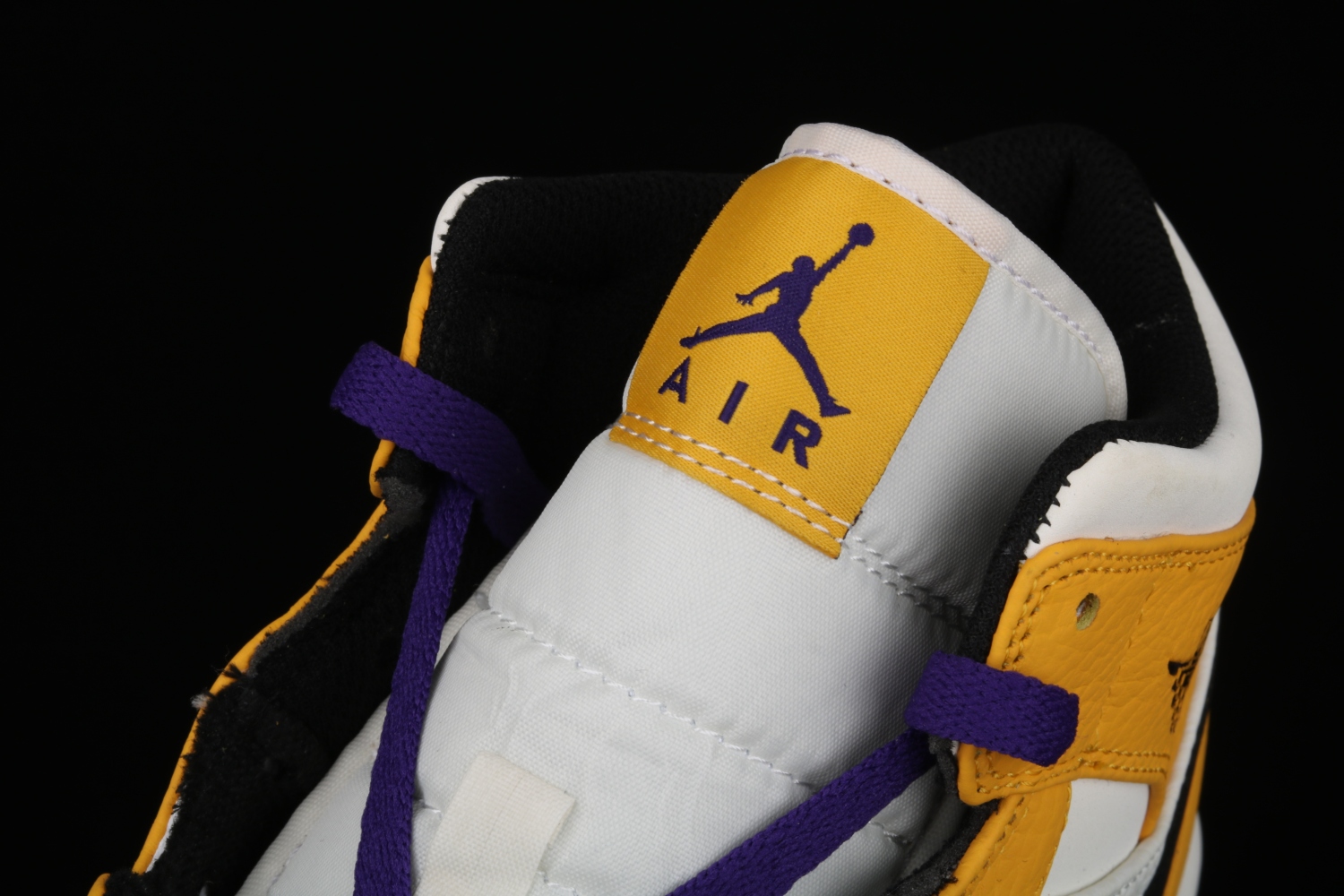 Jordan 1 Mid SE Lakers 852542-700