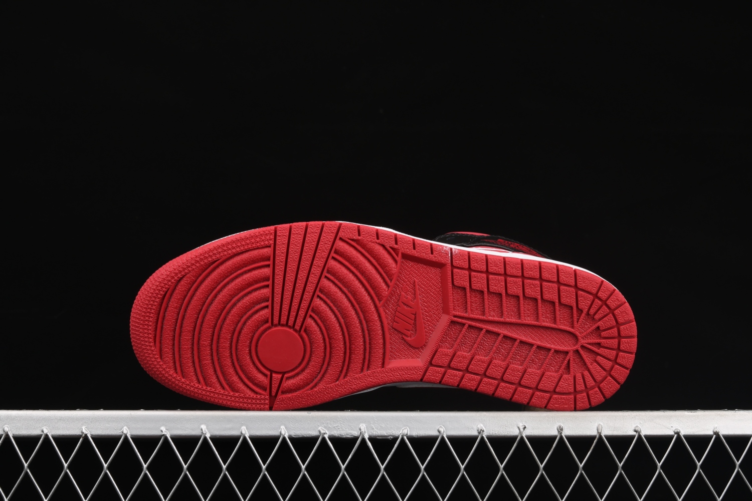 Jordan 1 Mid Gym Red Black White 554724-122