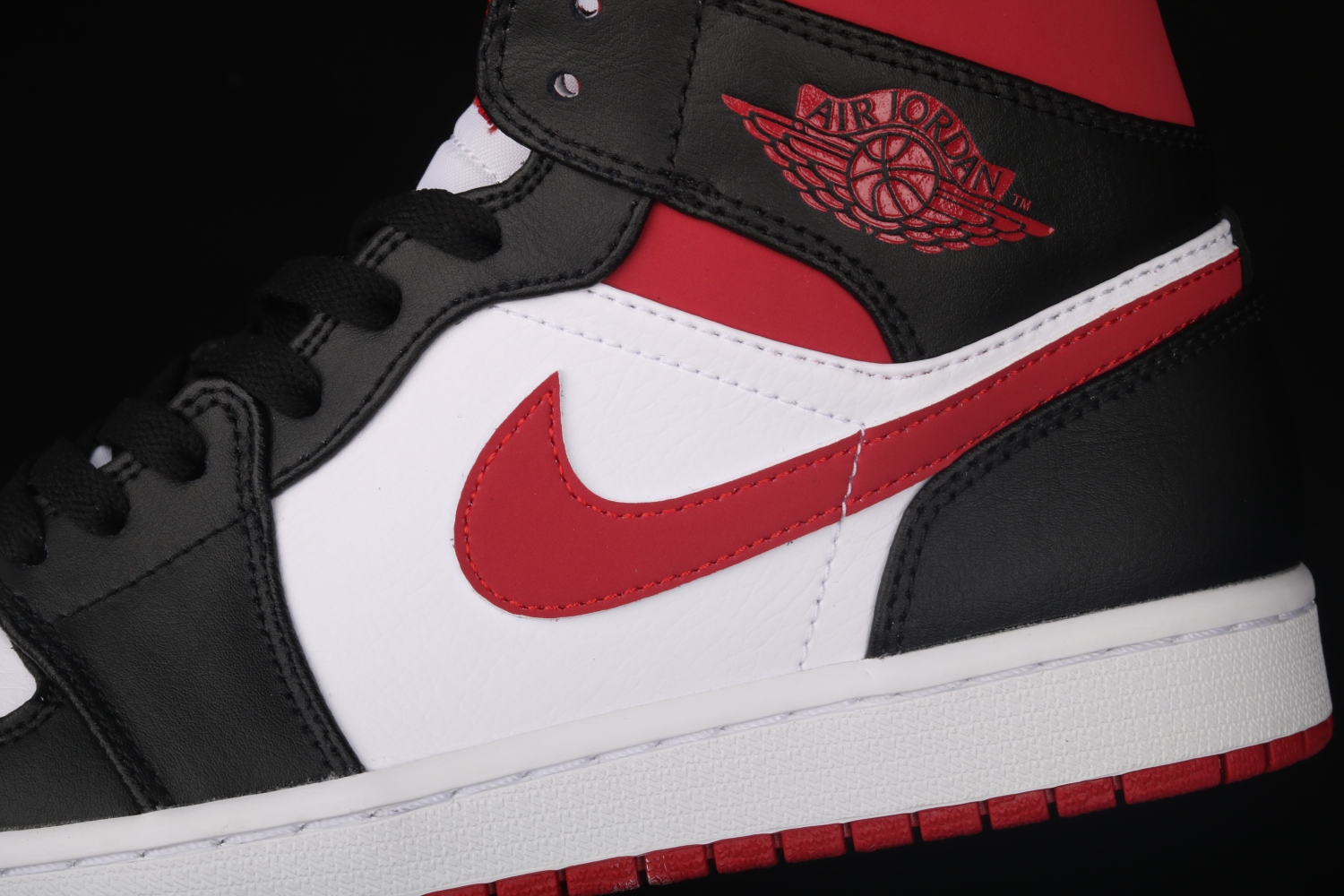 Jordan 1 Mid Gym Red Black White 554724-122