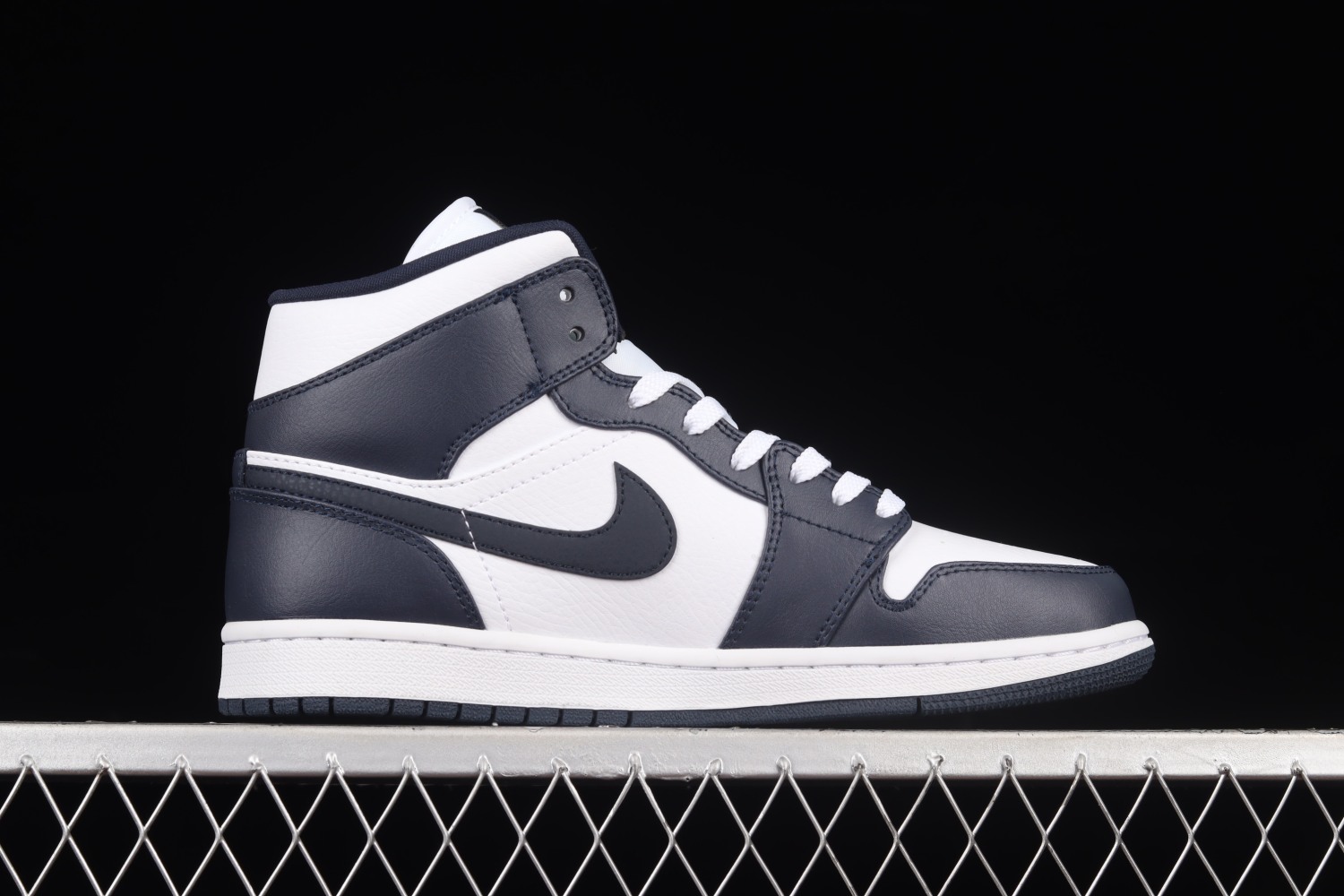 Jordan 1 Mid White Metallic Gold Obsidian 554724-174