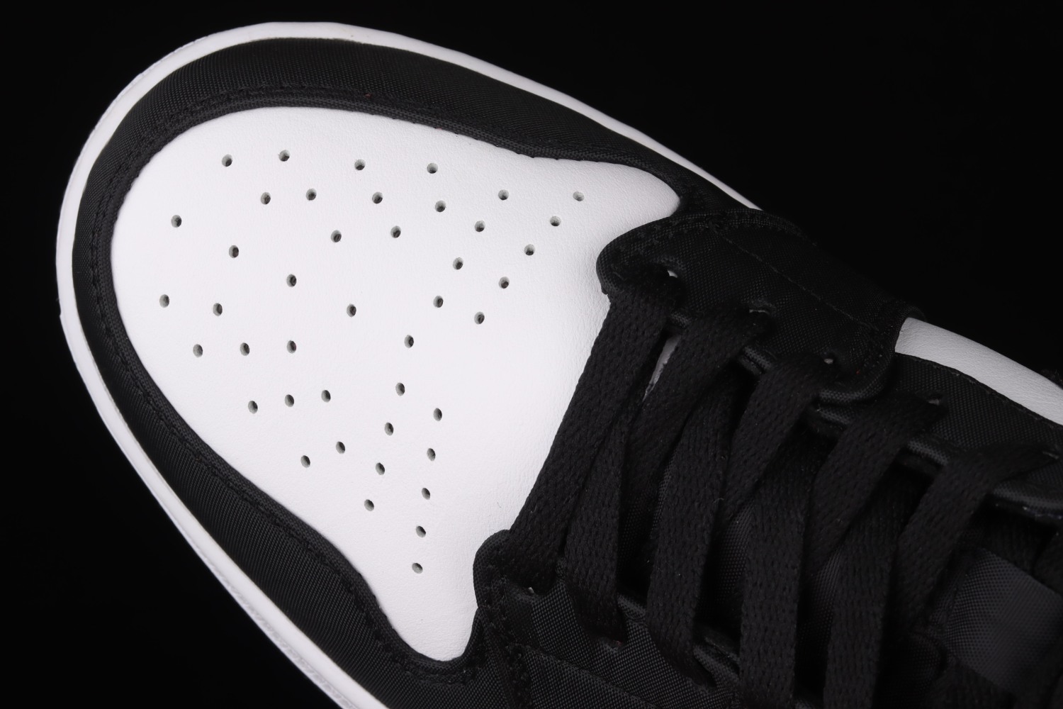 Jordan 1 Mid SE Union Black Toe 852542-100