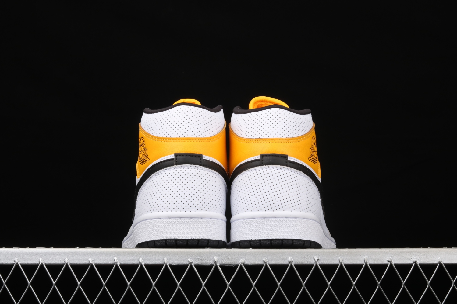 Jordan 1 Mid Laser Orange (W) BQ6472-107