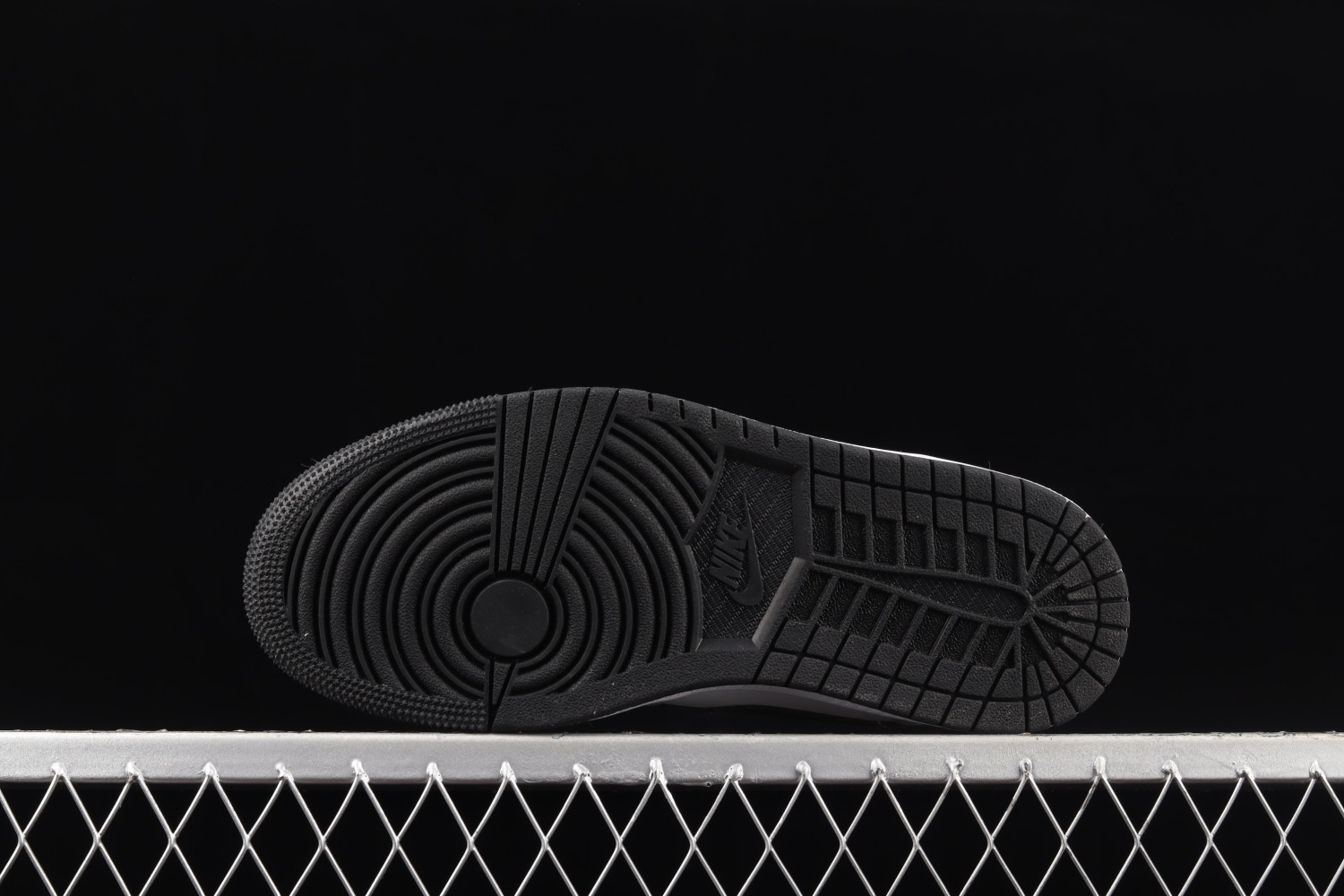 Jordan 1 Mid Light Smoke Grey (W)  BQ6472-015