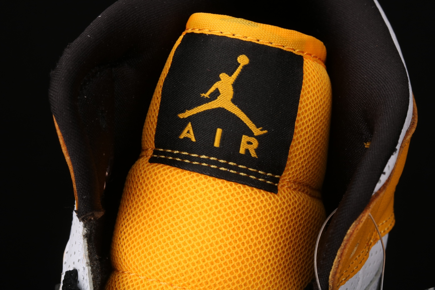 Jordan 1 Mid Laser Orange (W) BQ6472-107