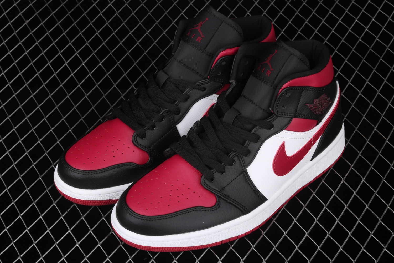 Jordan 1 Mid Bred Toe 554724-066