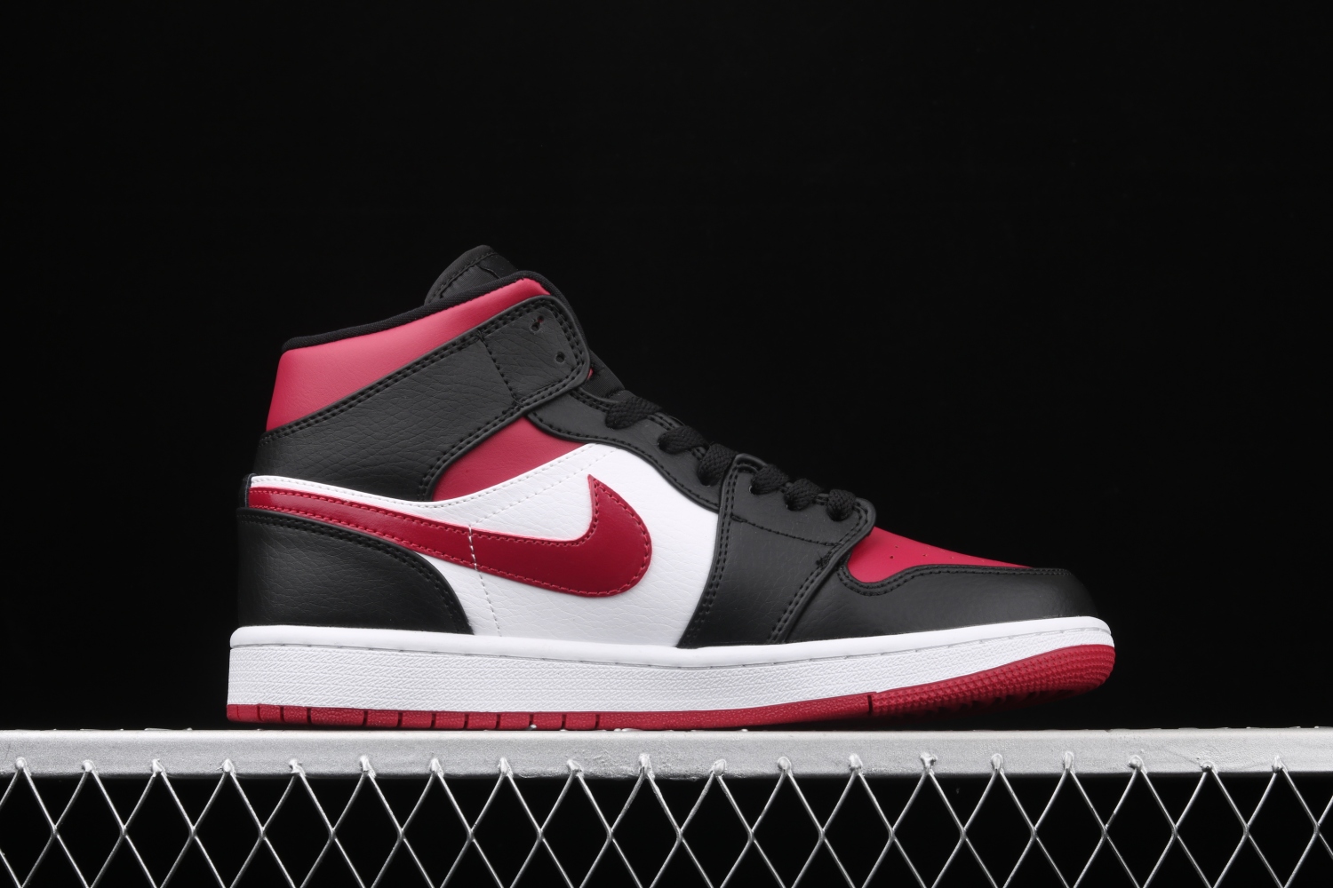 Jordan 1 Mid Bred Toe 554724-066