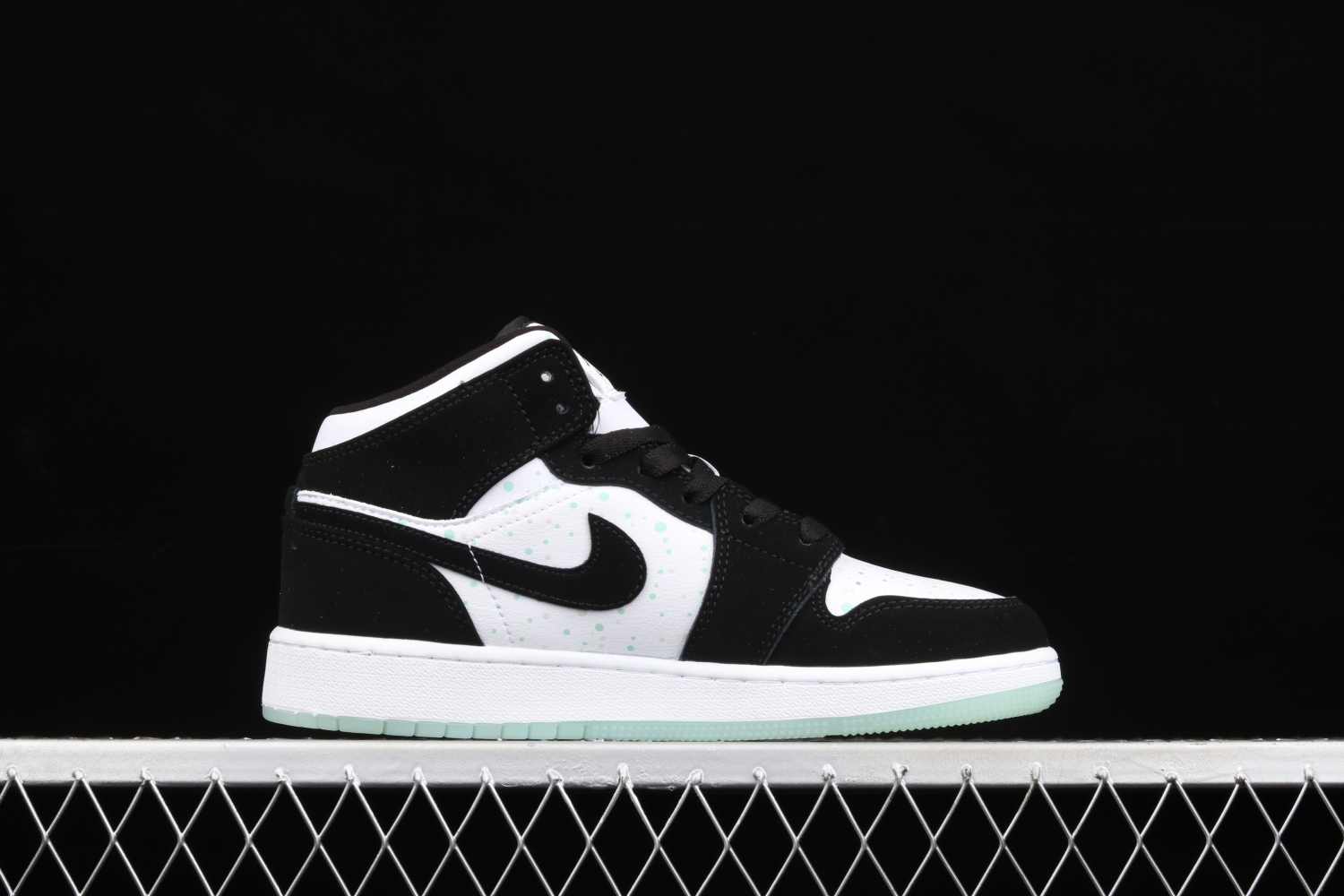 Jordan 1 Mid White Black Teal Tint (GS)  BQ6931-103
