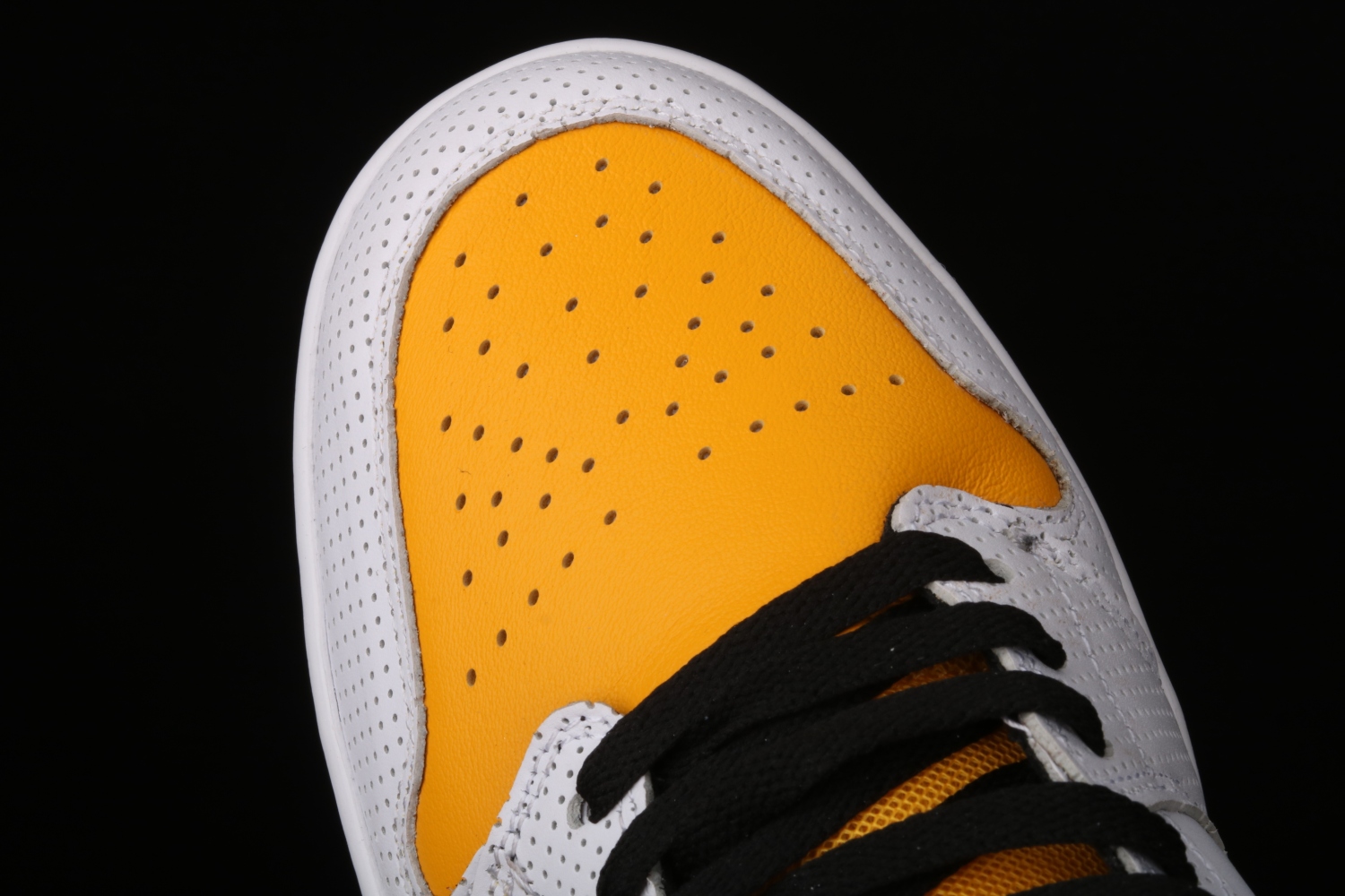 Jordan 1 Mid Laser Orange (W) BQ6472-107
