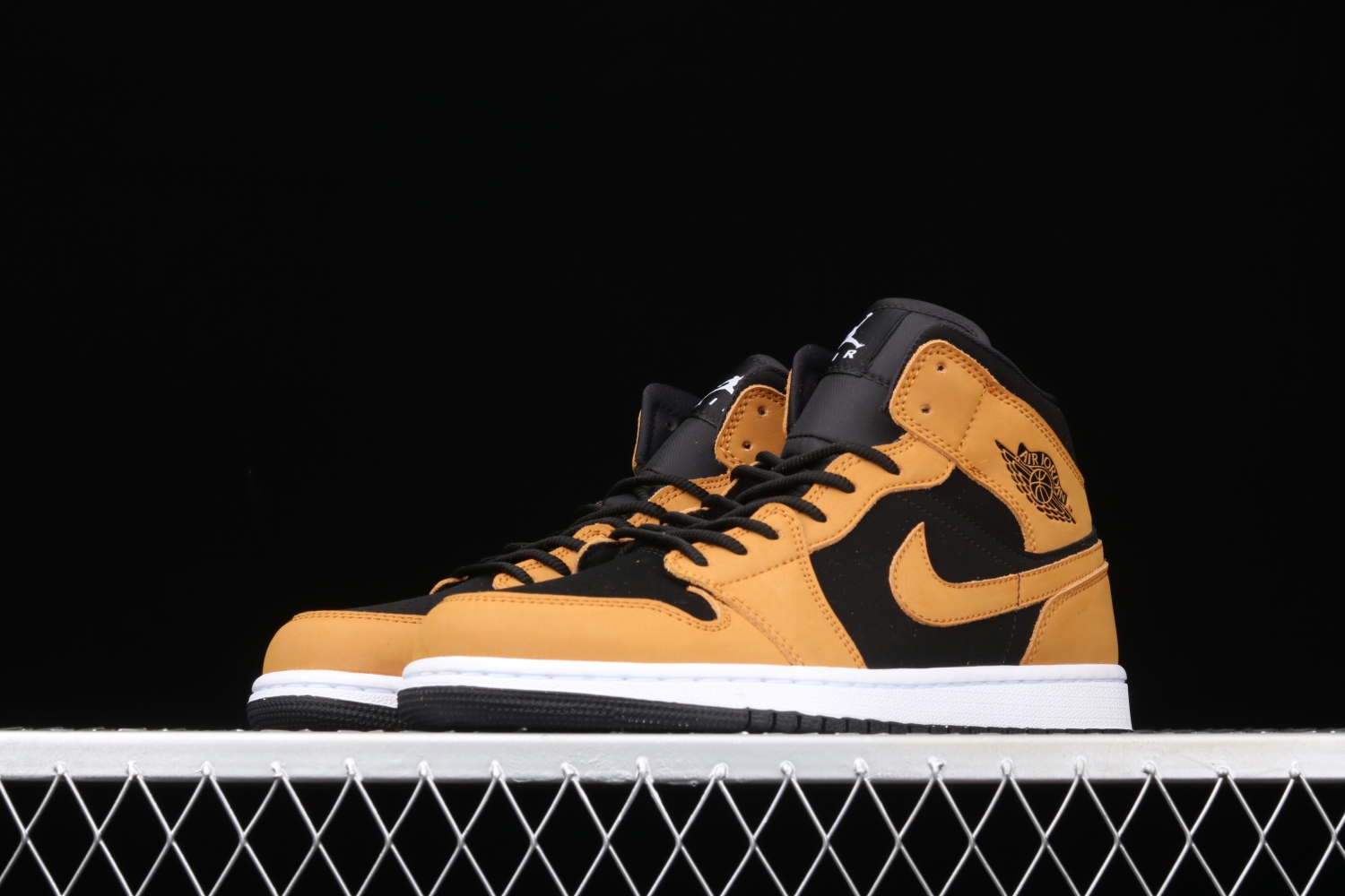 Jordan 1 Mid Desert Ochre (W) DB5453-700